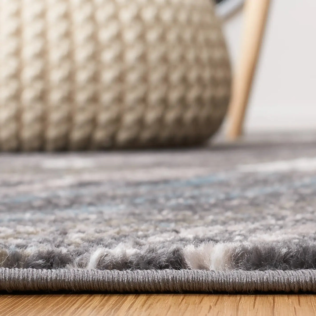 Safavieh Amsterdam 4'-0" x 6'-0" Rug in Dark Grey / Grey