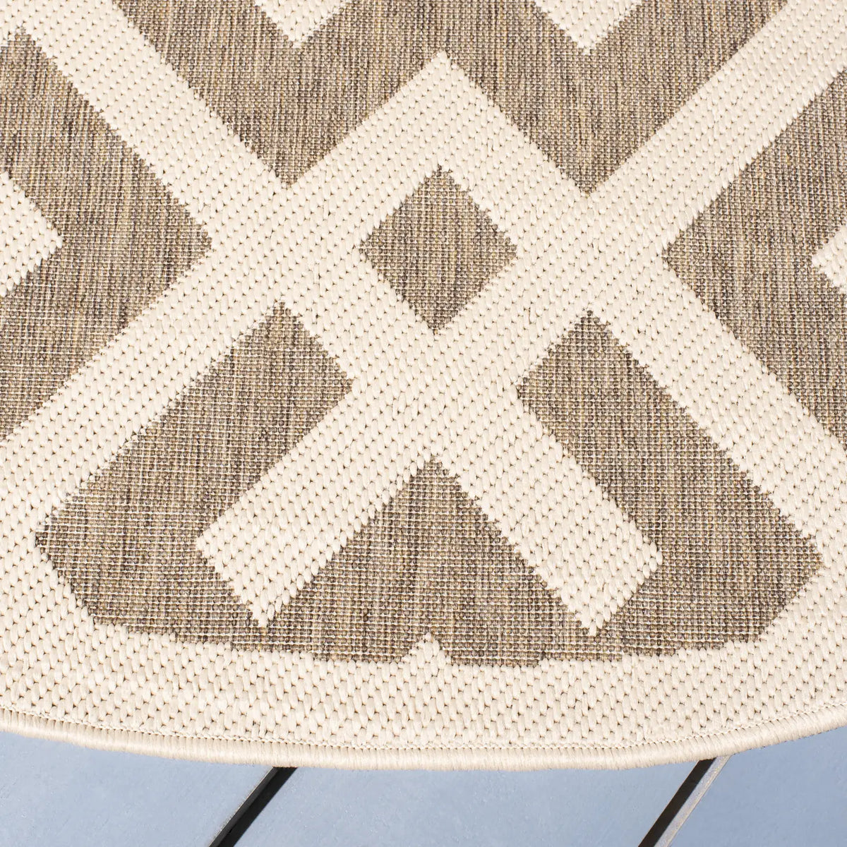Safavieh Courtyard 5'-3" x 5'-3" Rug in Brown / Bone