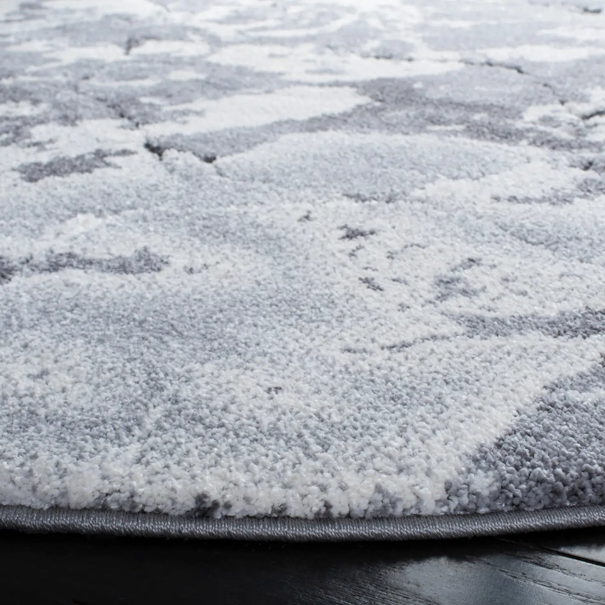 Safavieh Cyrus Shag 6'-7" x 6'-7" Rug in Grey / Ivory