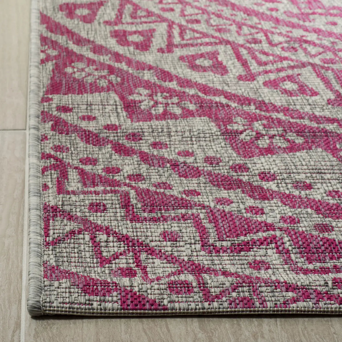 Safavieh Courtyard 4'-0" x 5'-7" Rug in Light Grey / Fuchsia