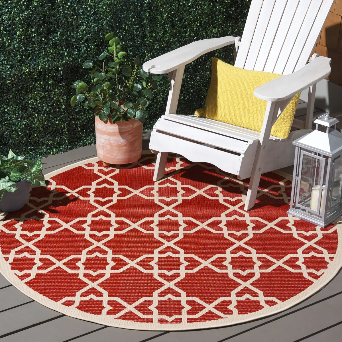 Safavieh Courtyard 5'-3" x 5'-3" Rug in Red / Beige