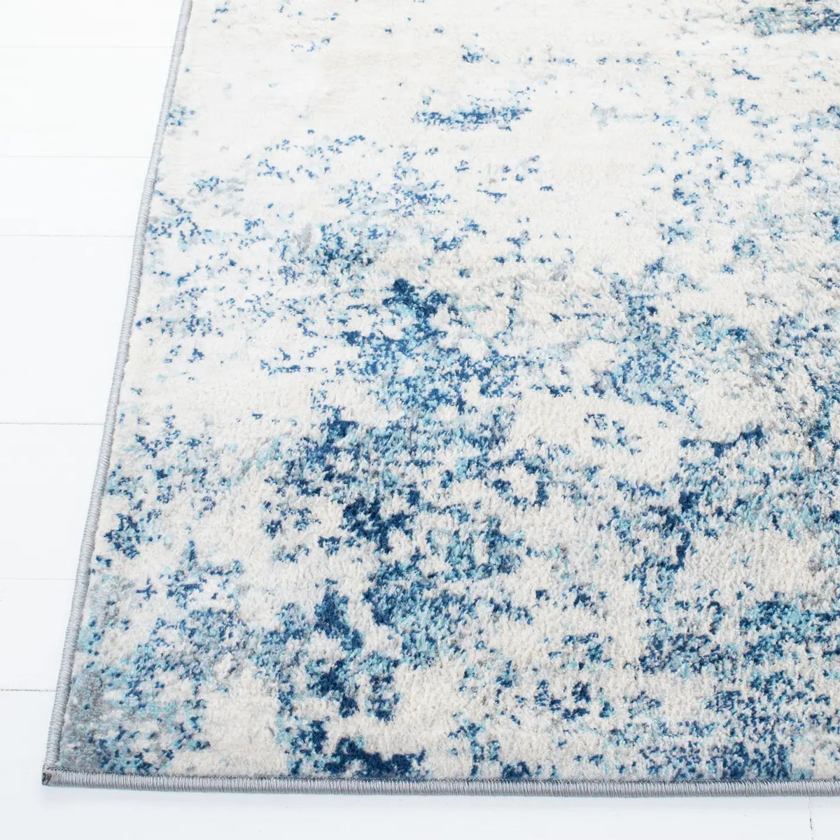 Safavieh Brentwood 4'-0" x 6'-0" Rug in Ivory / Navy