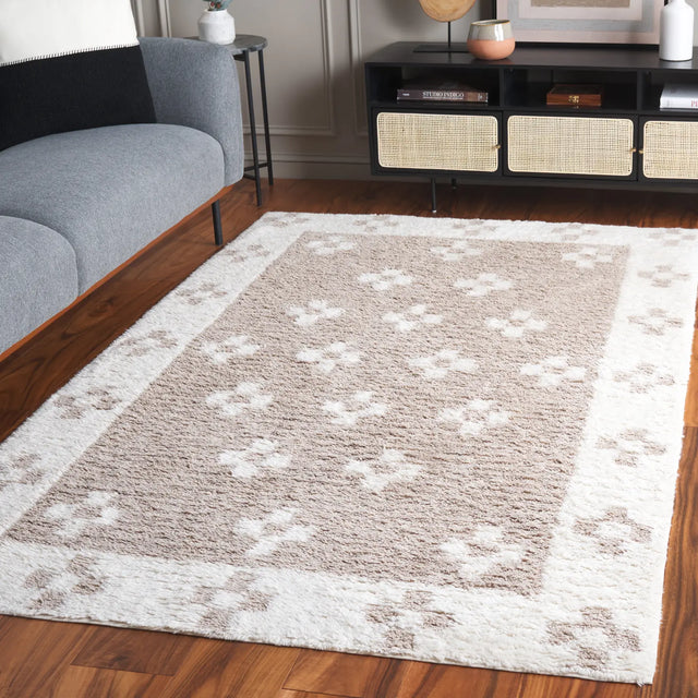 Safavieh Vermont 4'-0" x 6'-0" Rug in Beige / Ivory