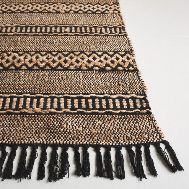Safavieh Natural Fiber 5'-0" x 8'-0" Rug in Natural / Black