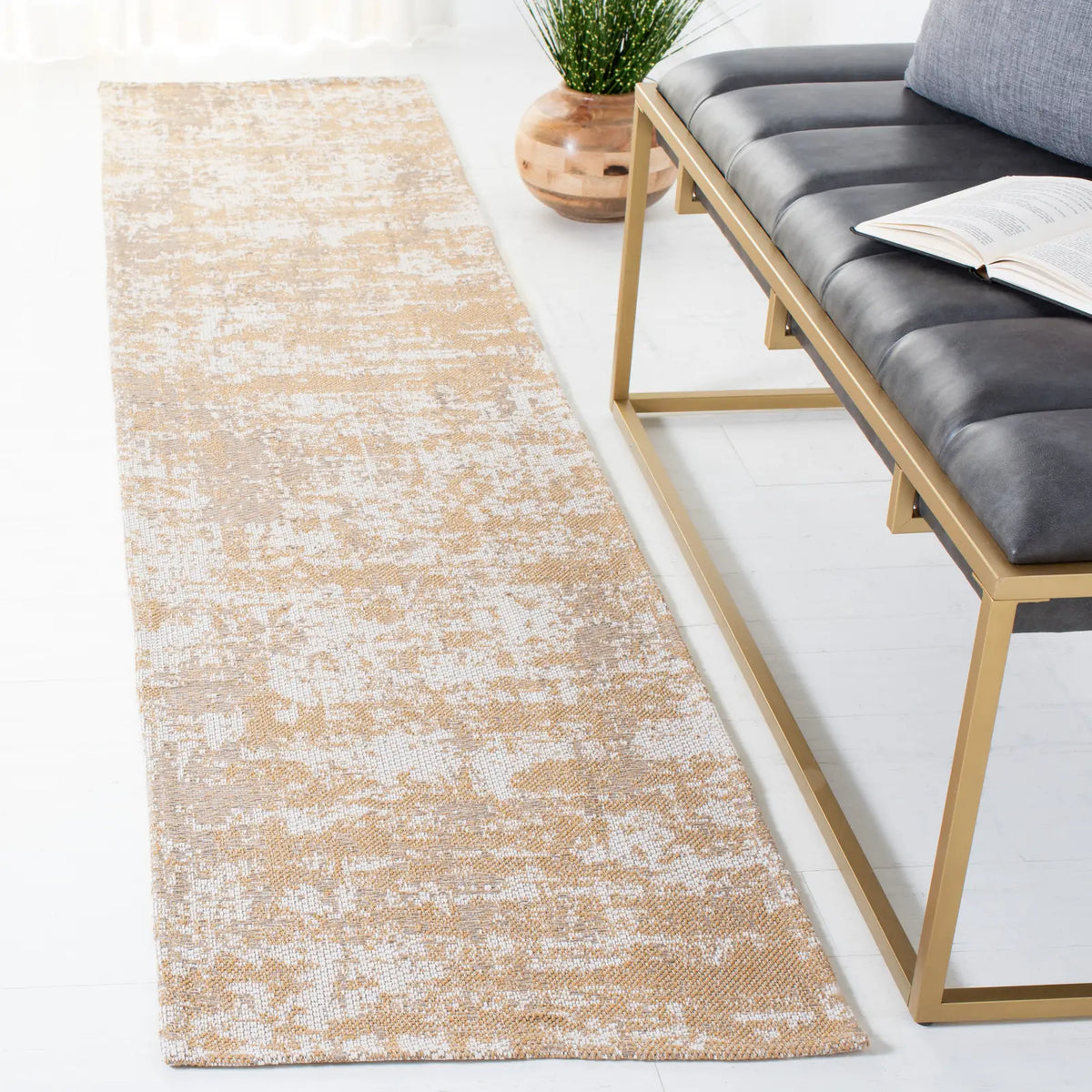Safavieh Augustine 2'-0" x 9'-0" Rug in Taupe / Grey