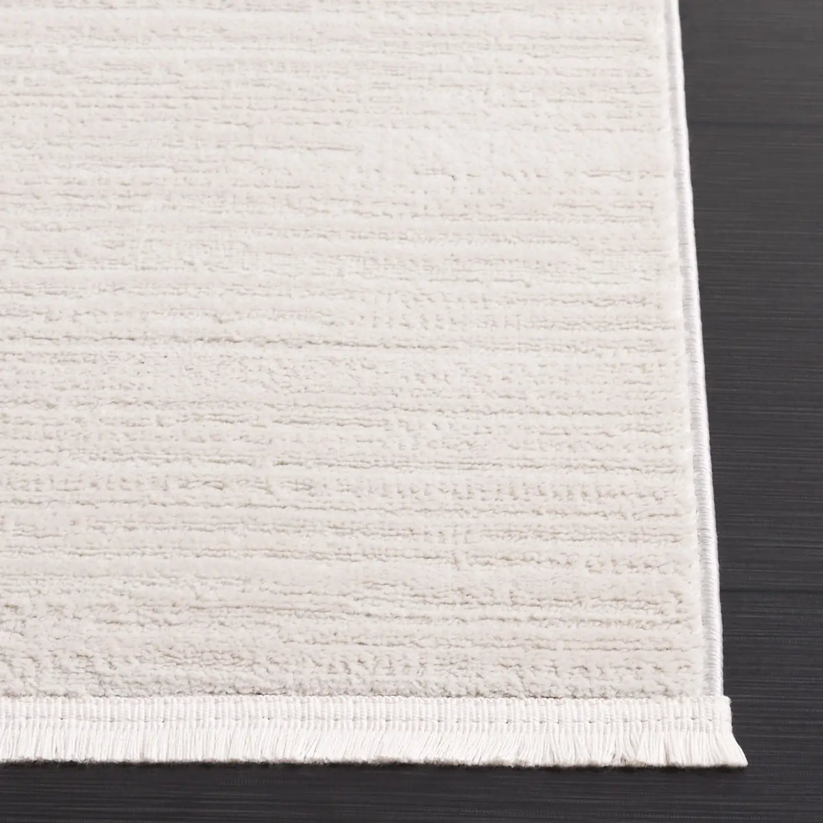 Safavieh Mila 4'-0" x 6'-0" Rug in Ivory / Light Grey