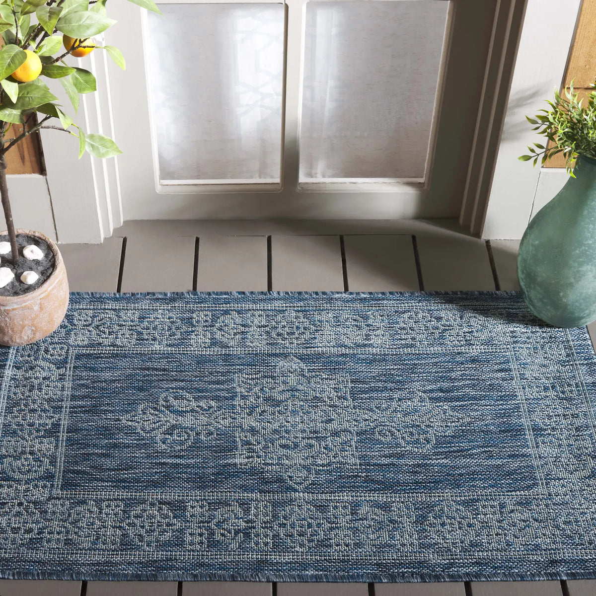 Safavieh Courtyard 2'-0" x 3'-7" Rug in Navy / Ivory