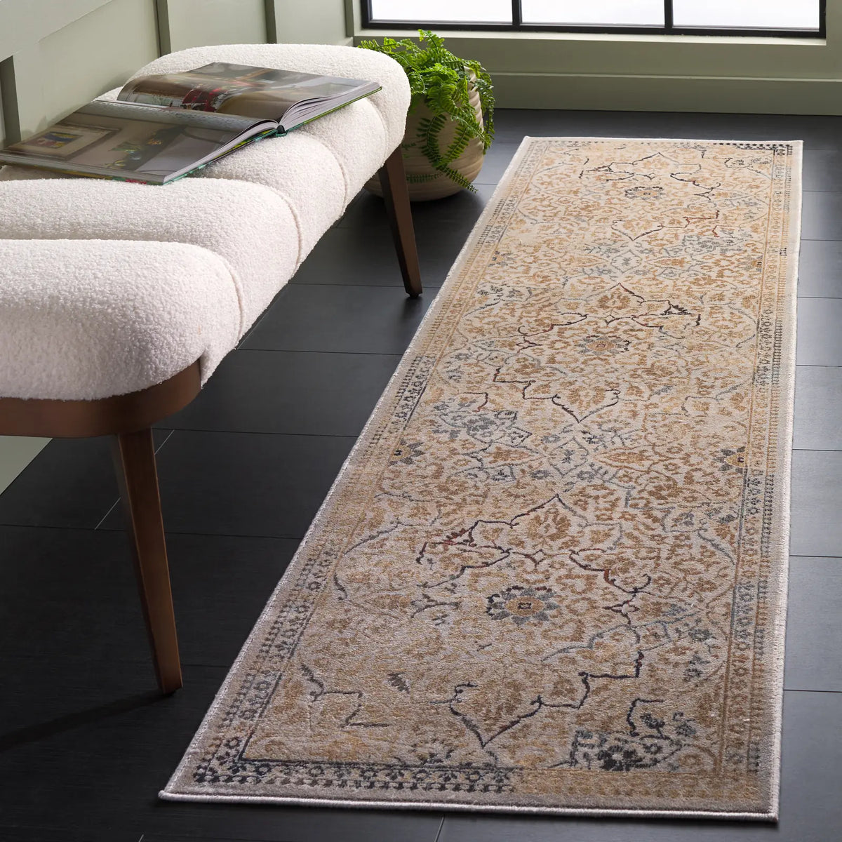 Safavieh Vintage 2'-2" x 8'-0" Rug in Creme
