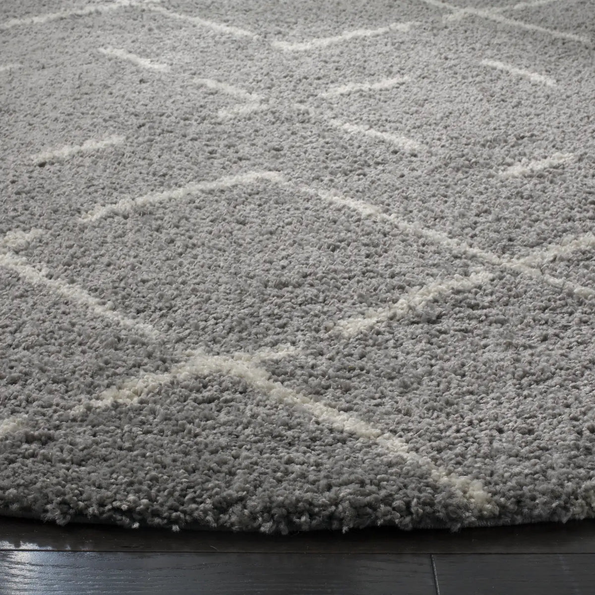 Safavieh Arizona Shag 5'-1" x 5'-1" Rug in Grey / Ivory