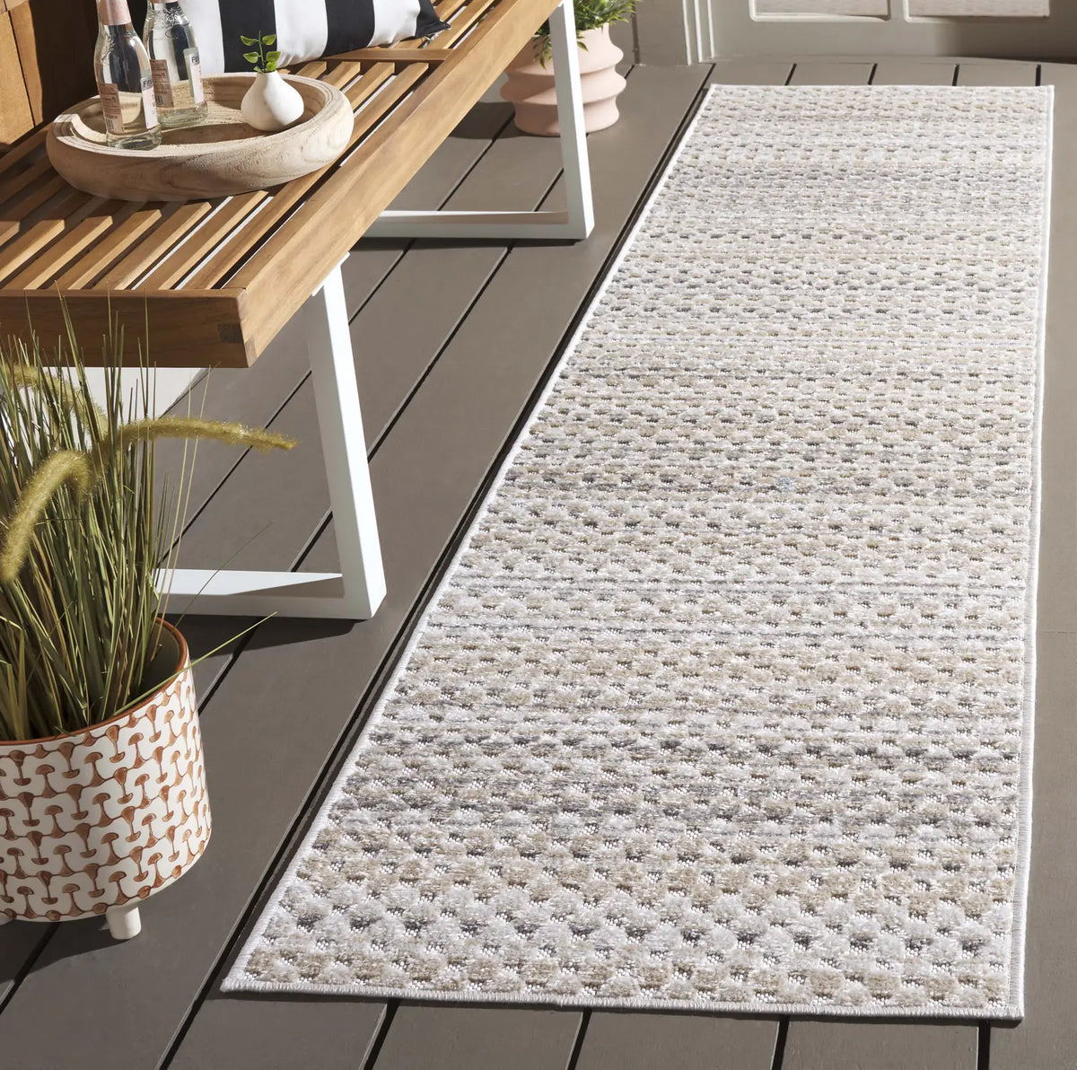 Safavieh Stella 2'-0" x 8'-0" Rug in Beige / Grey