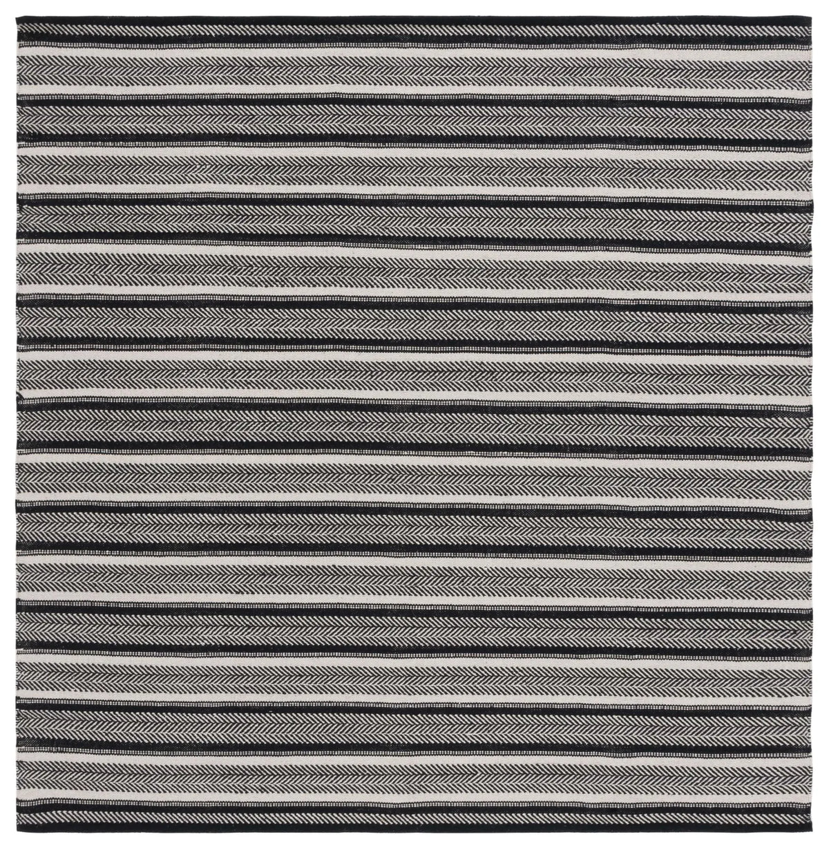 Safavieh Montauk 6'-0" x 6'-0" Rug in Black / Ivory