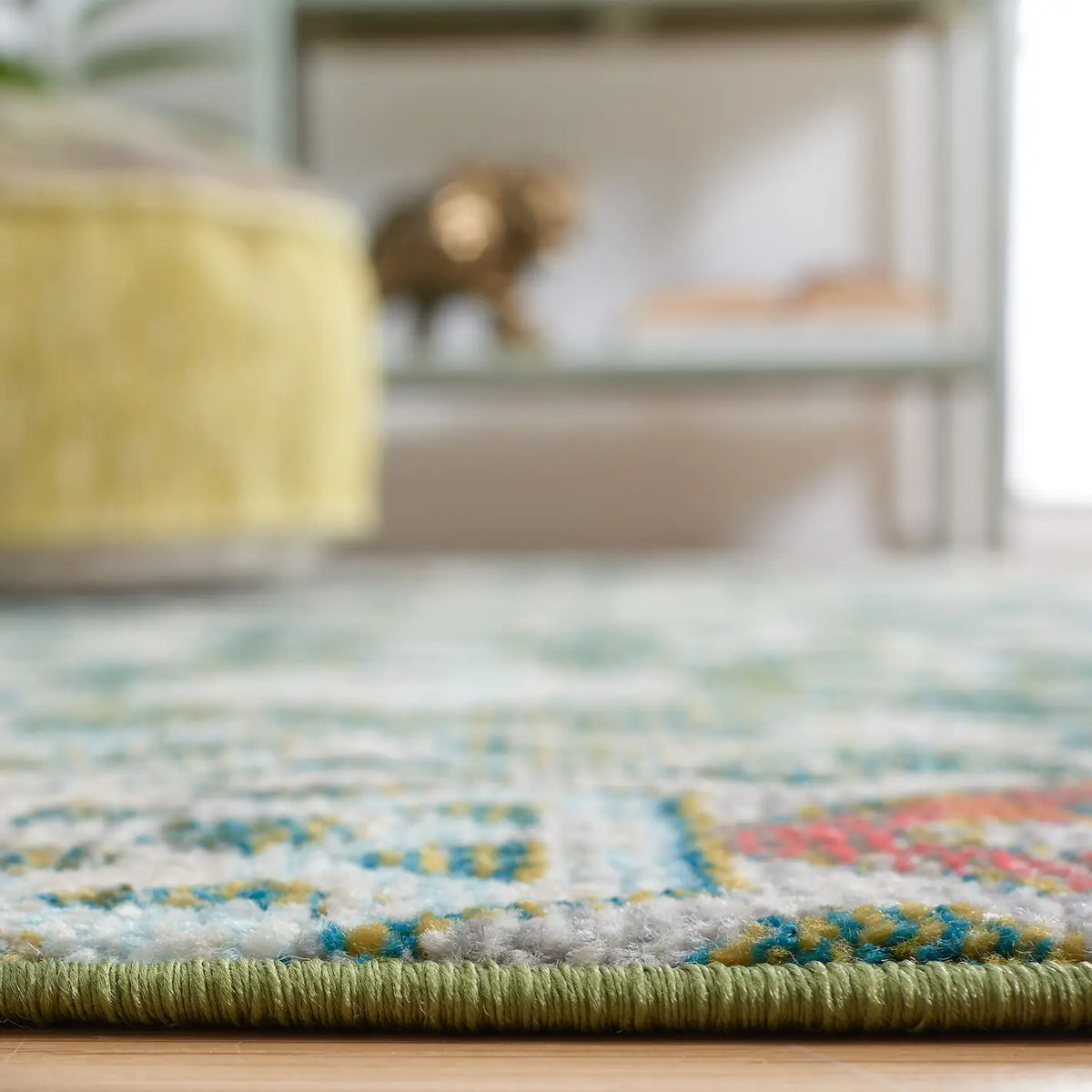 Safavieh Madison 4'-0" x 6'-0" Rug in Green / Ivory