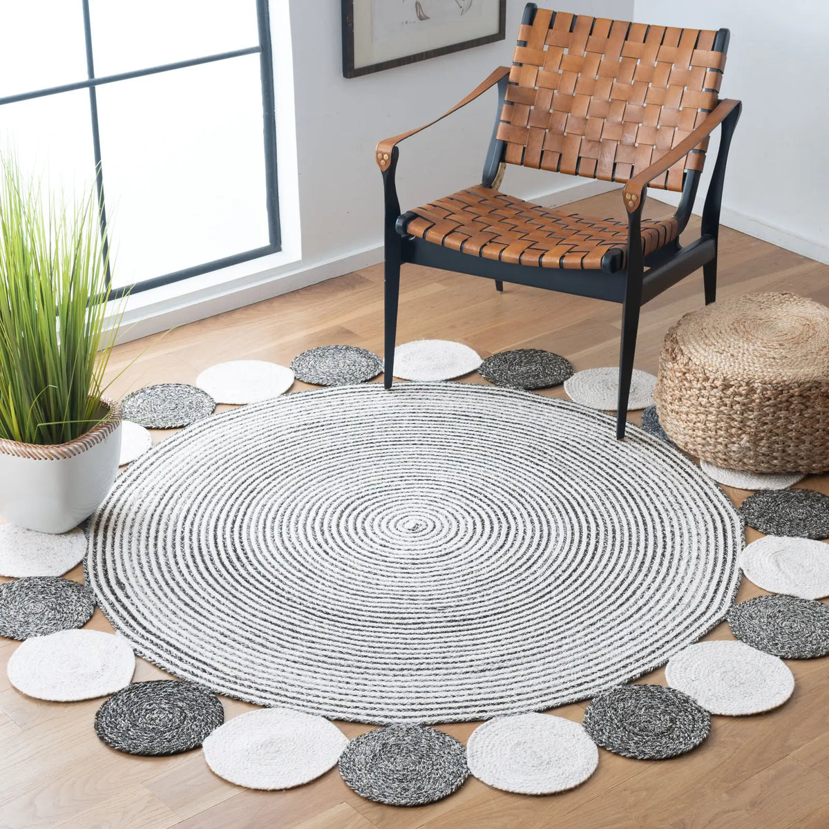 Safavieh Cape Cod 5'-0" x 5'-0" Rug in Charcoal / Ivory