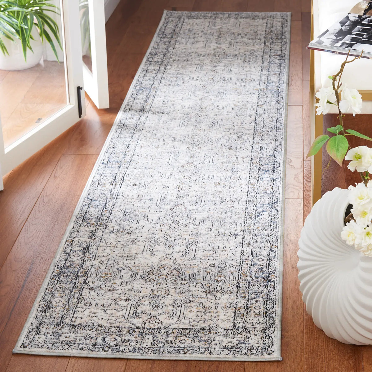 Safavieh Moondust 600 2'-0" x 9'-0" Rug in Grey / Blue