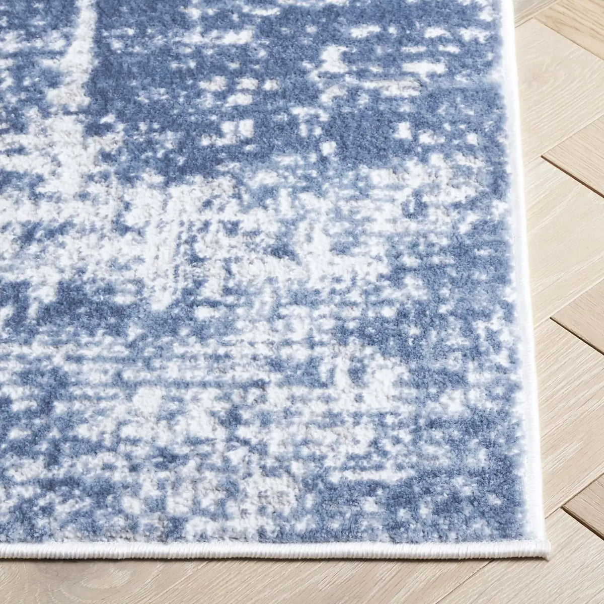 Safavieh Amelia 700 4'-0" x 6'-0" Rug in Ivory / Steel Blue