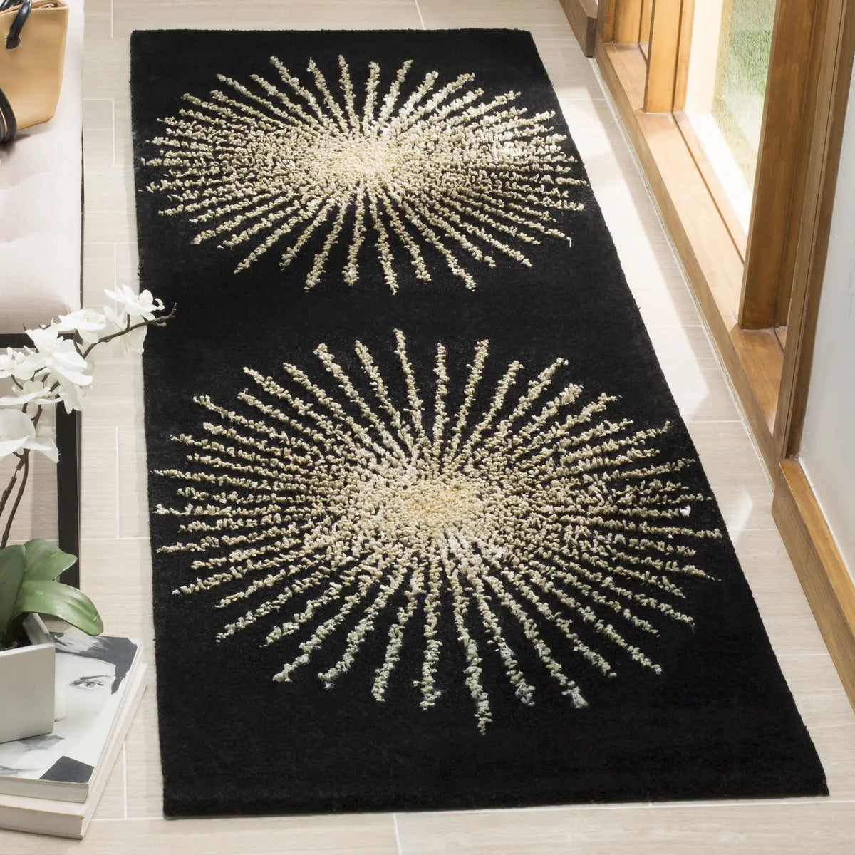 Safavieh Soho 2'-6" x 10'-0" Rug in Black / Beige