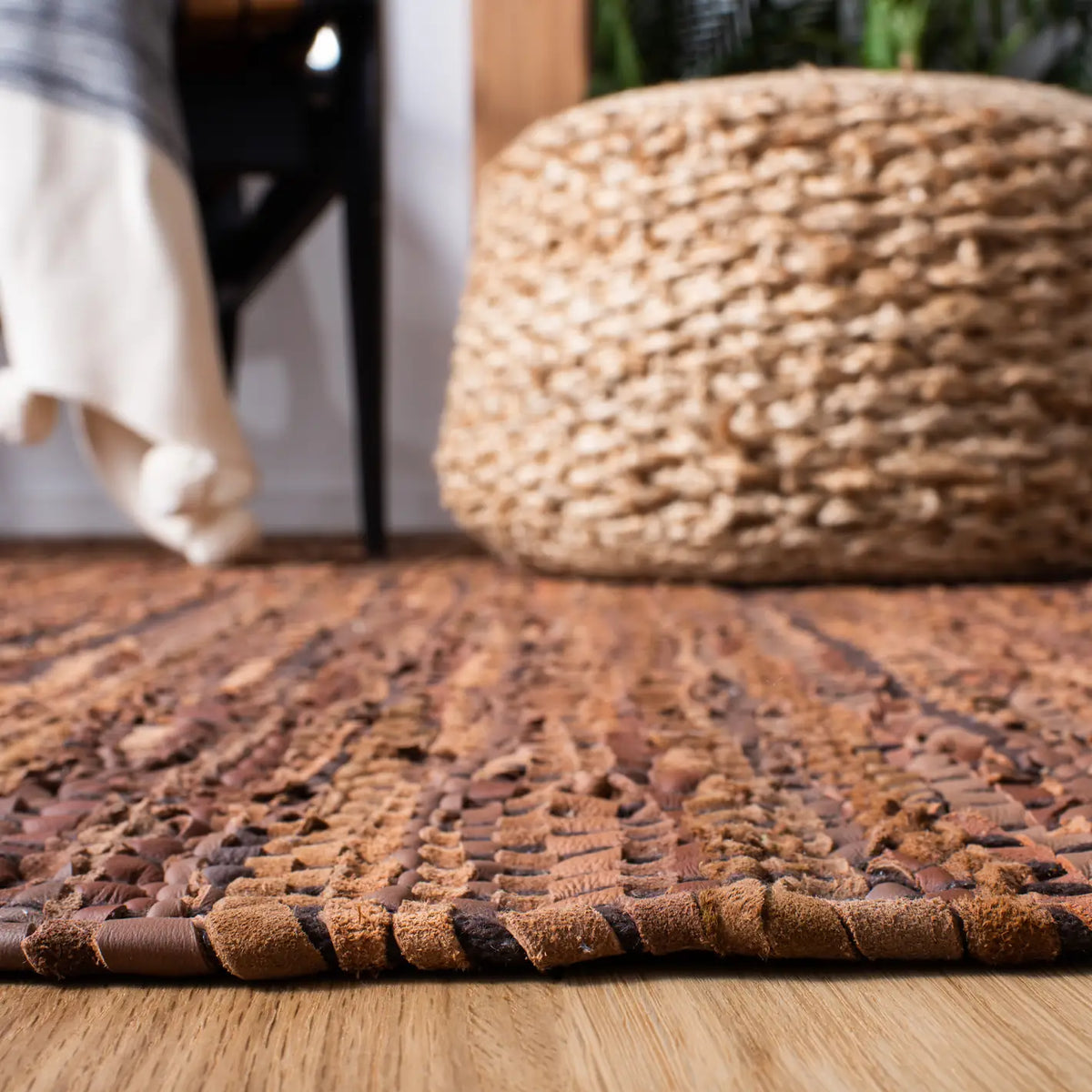 Safavieh Vintage Leather 4'-0" x 6'-0" Rug in Light Brown