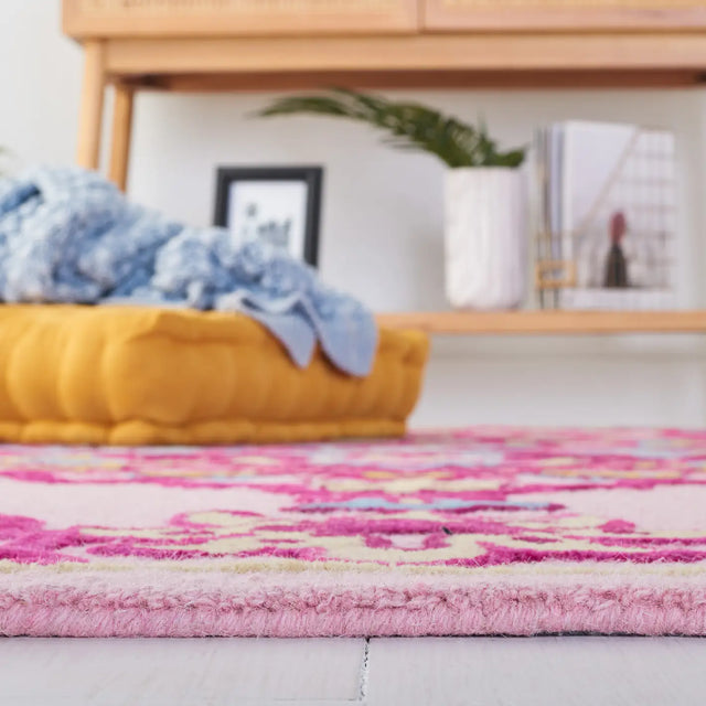 Safavieh Bellagio 4'-0" x 6'-0" Rug in Pink / Multi