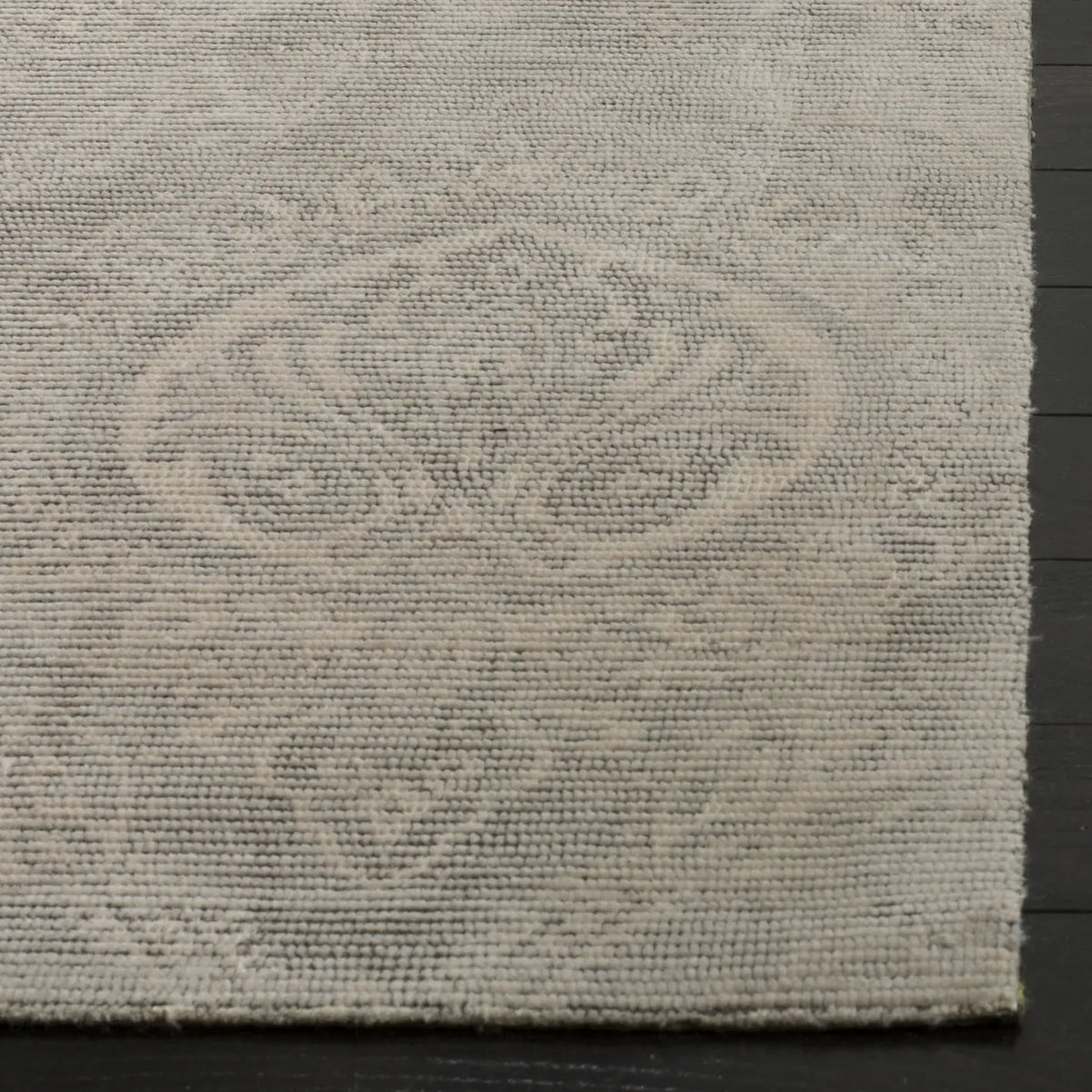 Safavieh Marbella 4'-0" x 6'-0" Rug in Taupe / Ivory