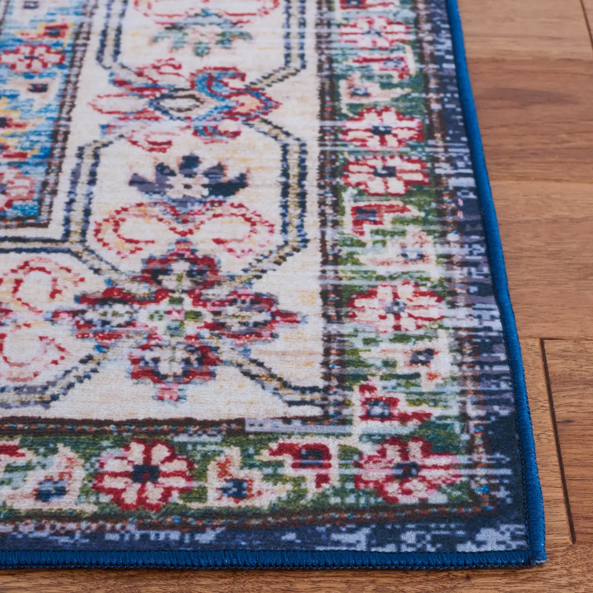 Safavieh Tucson 4'-0" x 6'-0" Rug in Navy / Beige