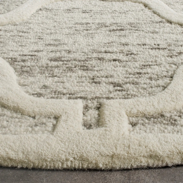 Safavieh Cambridge 6'-0" x 6'-0" Rug in Light Brown / Ivory