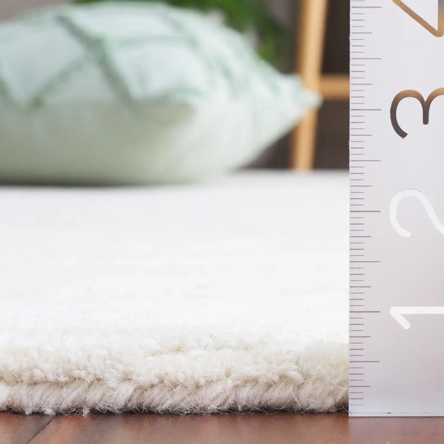 Safavieh Rodeo Drive 4'-0" x 6'-0" Rug in Ivory