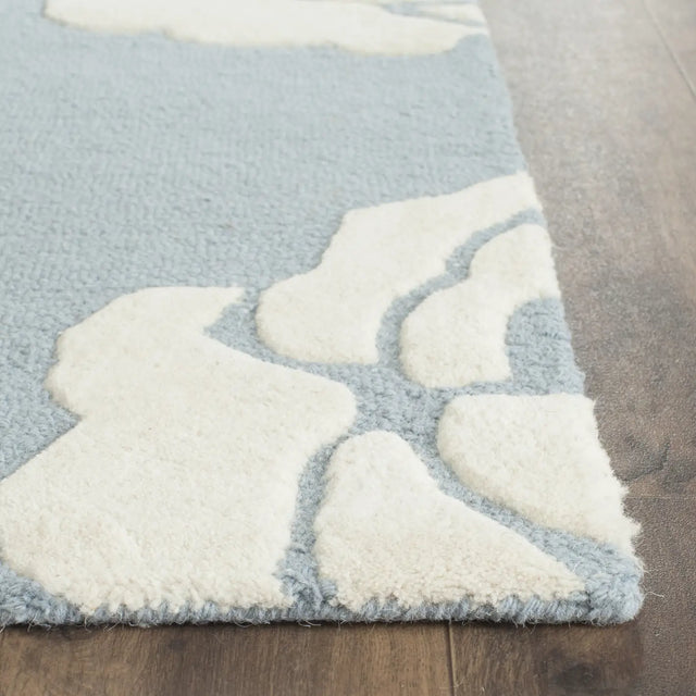 Safavieh Cambridge 2'-6" x 8'-0" Rug in Blue / Ivory