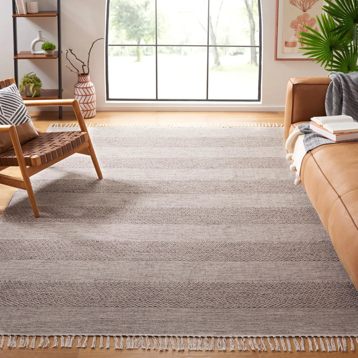 Safavieh Montauk 10'-0" x 14'-0" Rug in Ivory / Steel Grey