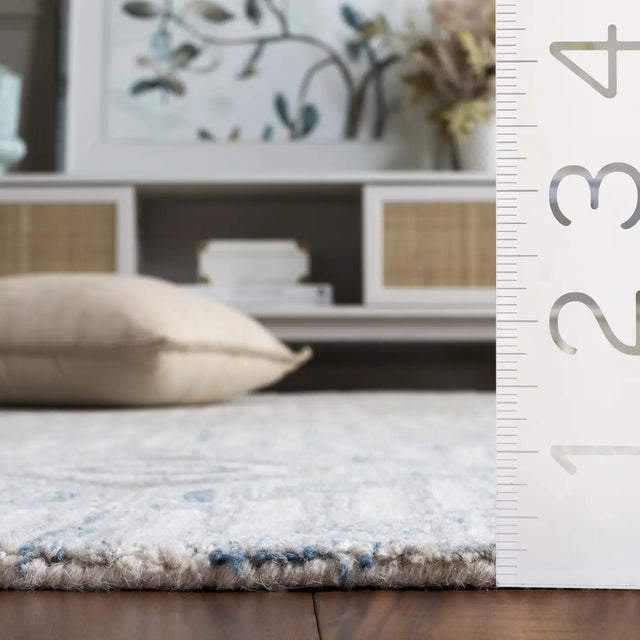 Safavieh Pine 4'-0" x 6'-0" Rug in Light Grey / Blue
