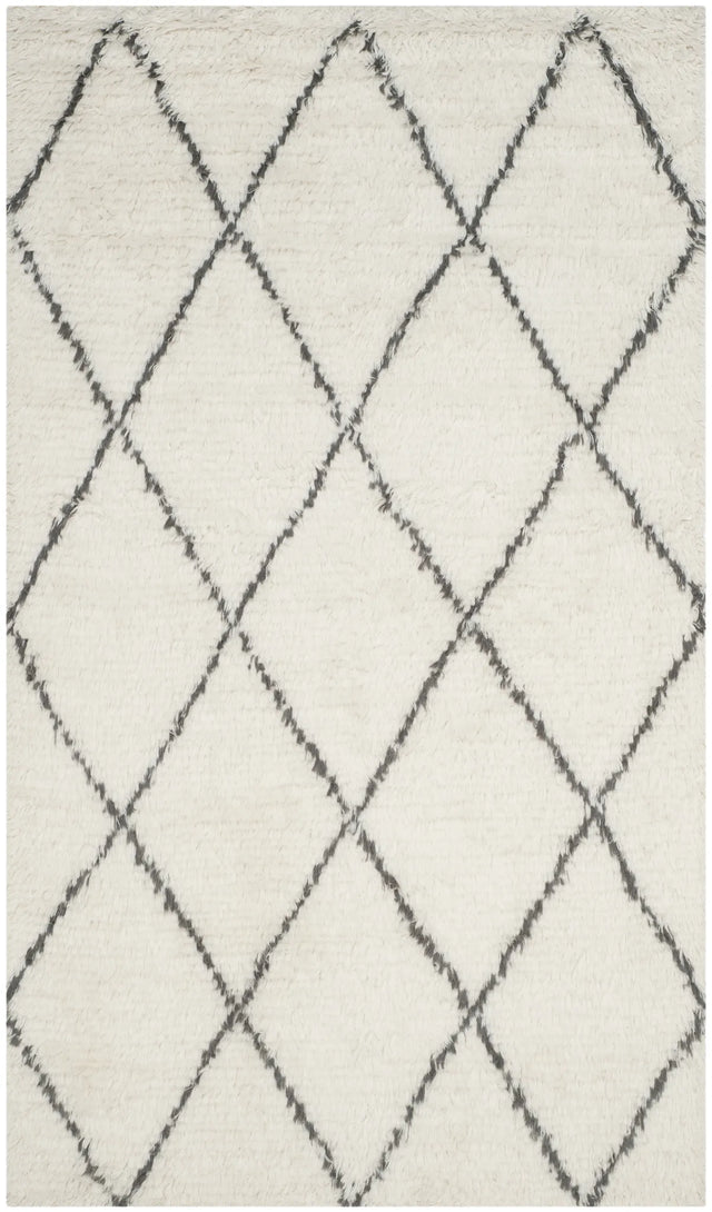 Safavieh Kenya 5'-0" x 8'-0" Rug in Ivory / Grey