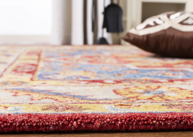Safavieh Antiquity 4'-0" x 6'-0" Rug in Red / Blue