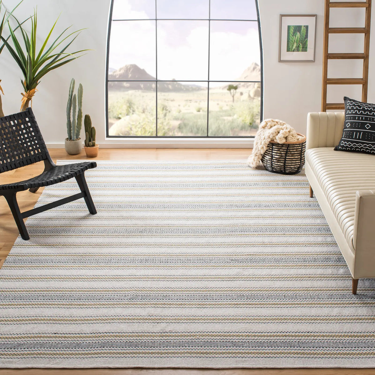 Safavieh Montauk 6'-0" x 9'-0" Rug in Blue / Beige