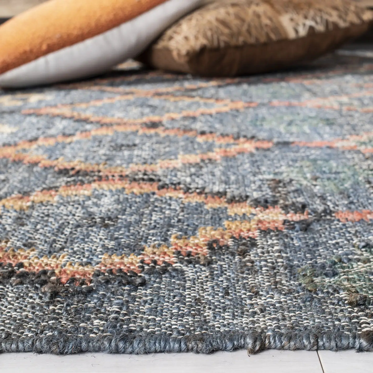 Safavieh Kilim 4'-0" x 6'-0" Rug in Charcoal / Gold