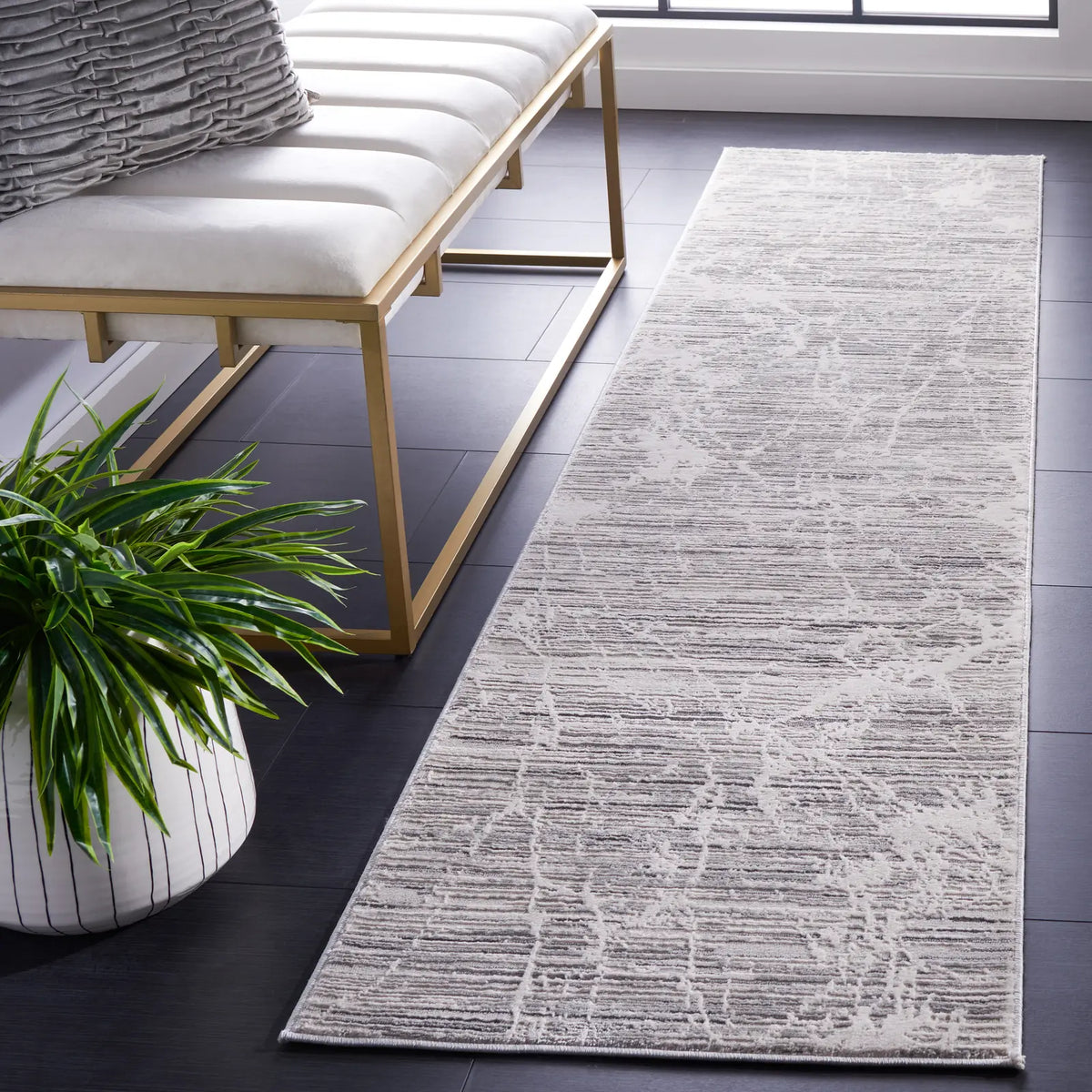 Safavieh Vogue 2'-0" x 8'-0" Rug in Beige / Grey