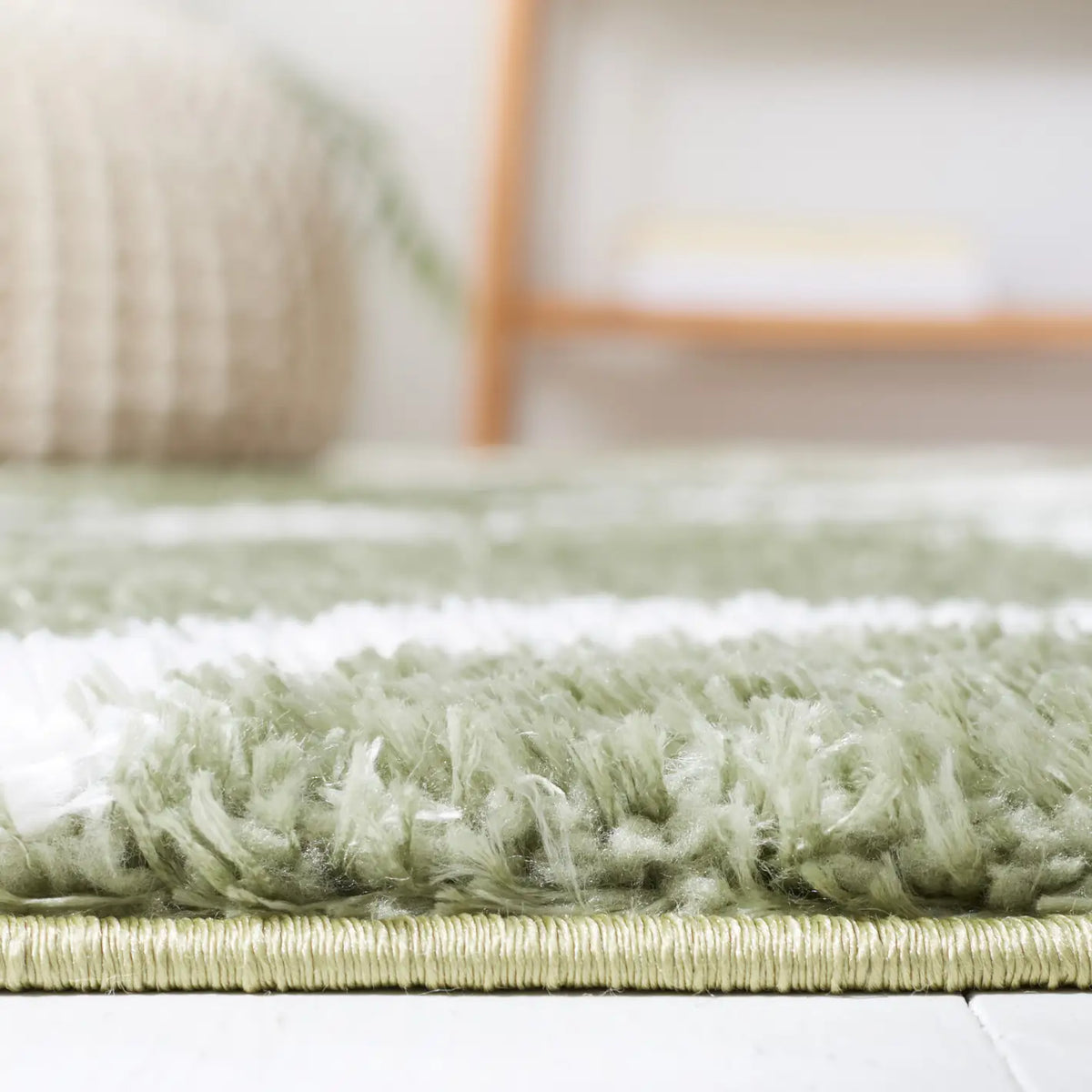 Safavieh Tahoe Shag 4'-0" x 6'-0" Rug in Sage / White