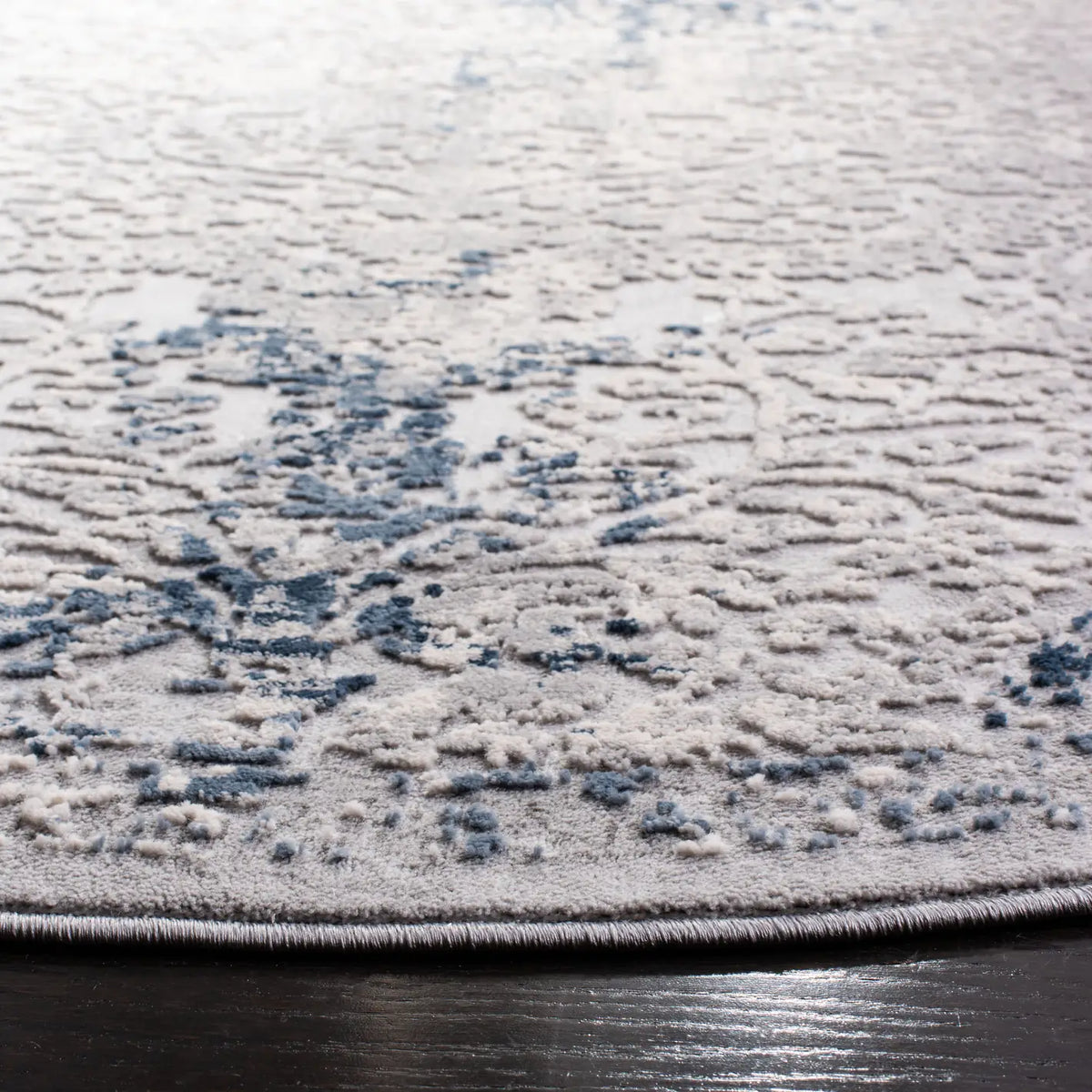 Safavieh Invista 6'-7" x 6'-7" Rug in Grey / Ivory