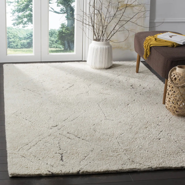 Safavieh Casablanca 4'-0" x 6'-0" Rug in Ivory / Multi