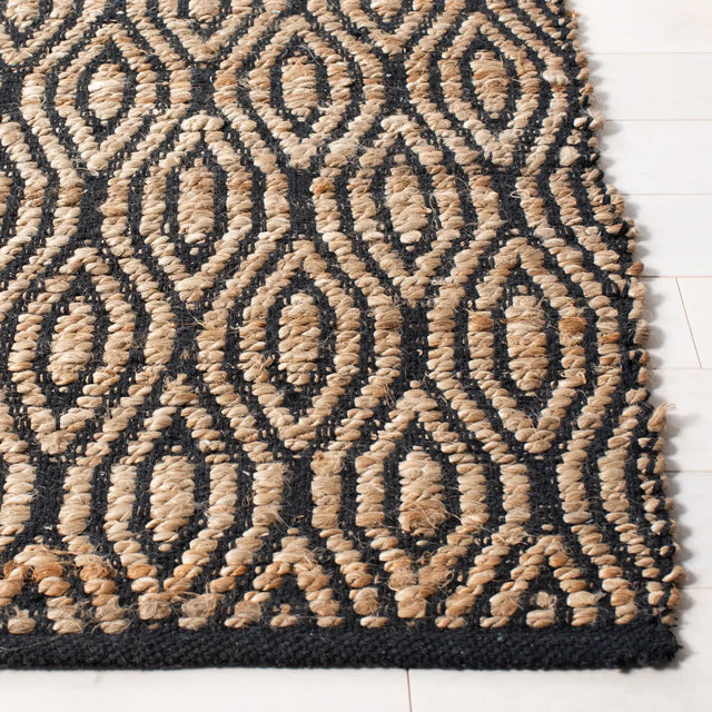 Safavieh Cape Cod 5'-0" x 8'-0" Rug in Black / Natural
