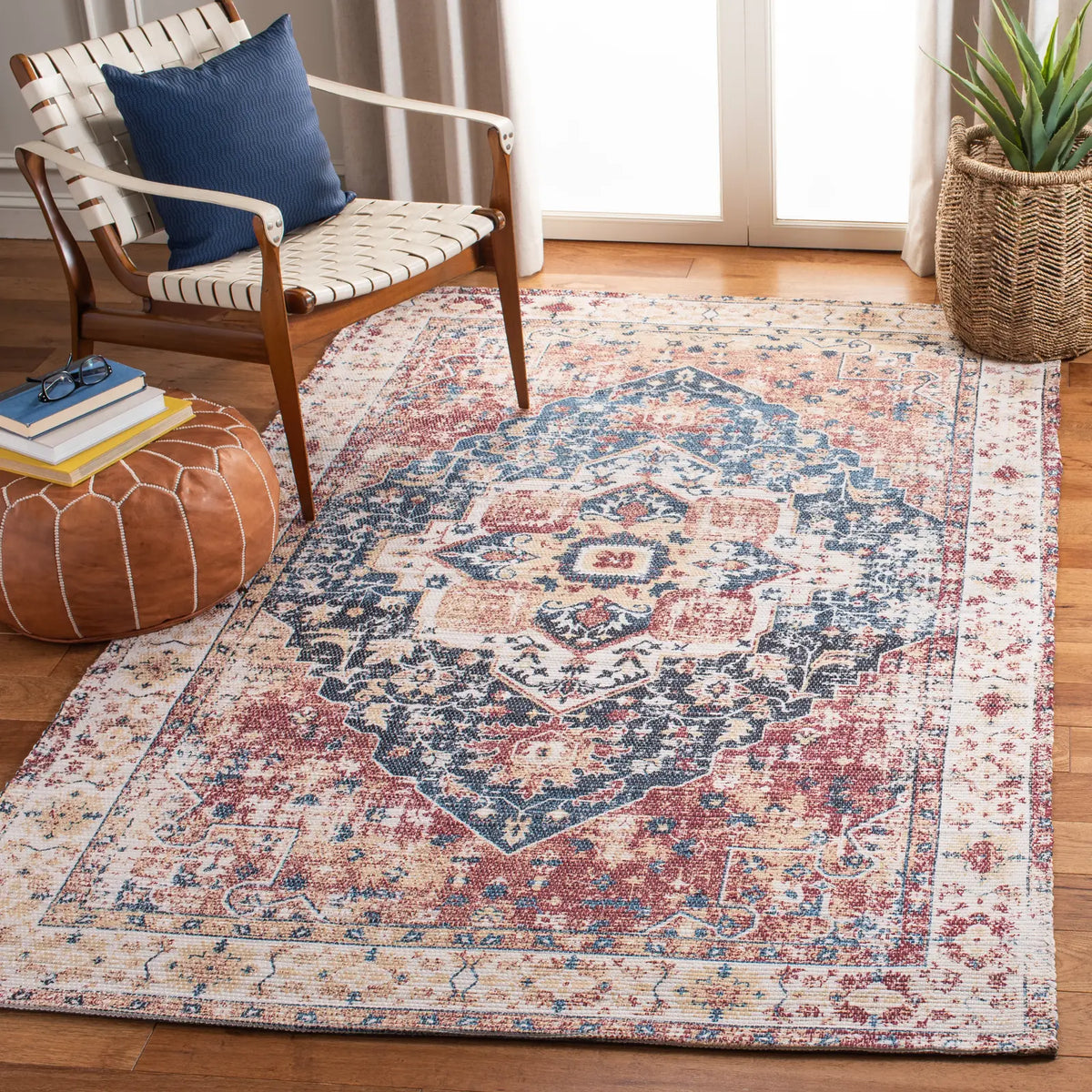 Safavieh Saffron 4'-0" x 6'-0" Rug in Beige / Blue