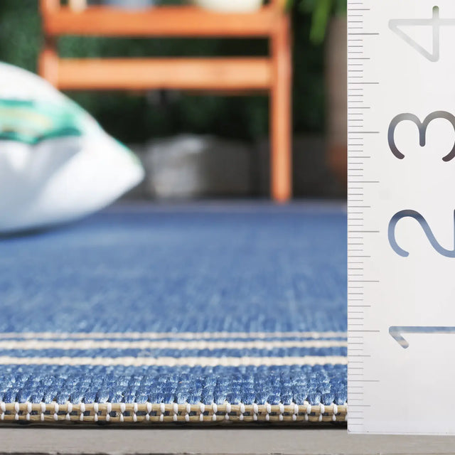 Safavieh Courtyard 5'-3" x 7'-7" Rug in Blue / Light Beige