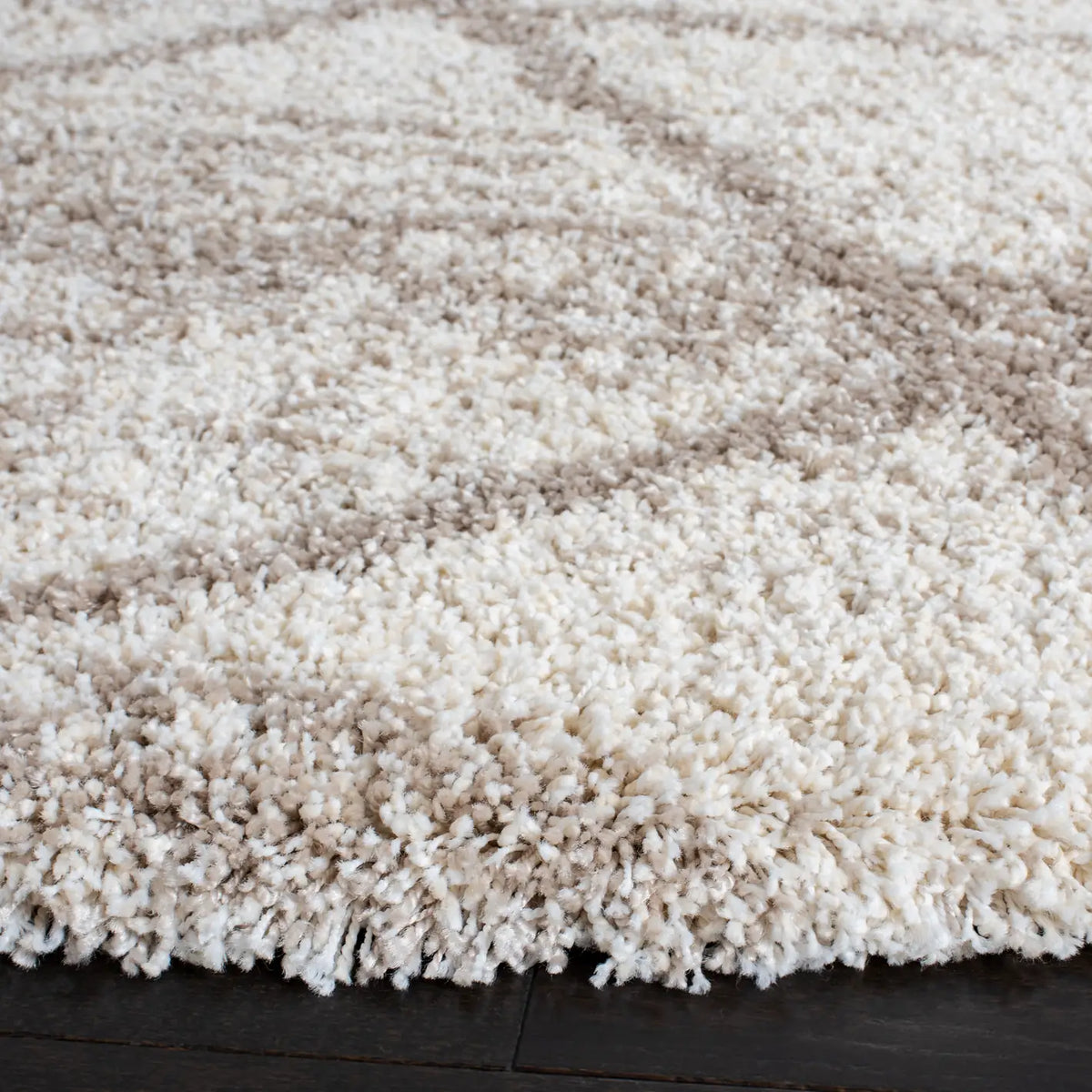 Safavieh Hudson Shag 5'-3" x 5'-3" Rug in Multi Ivory / Beige