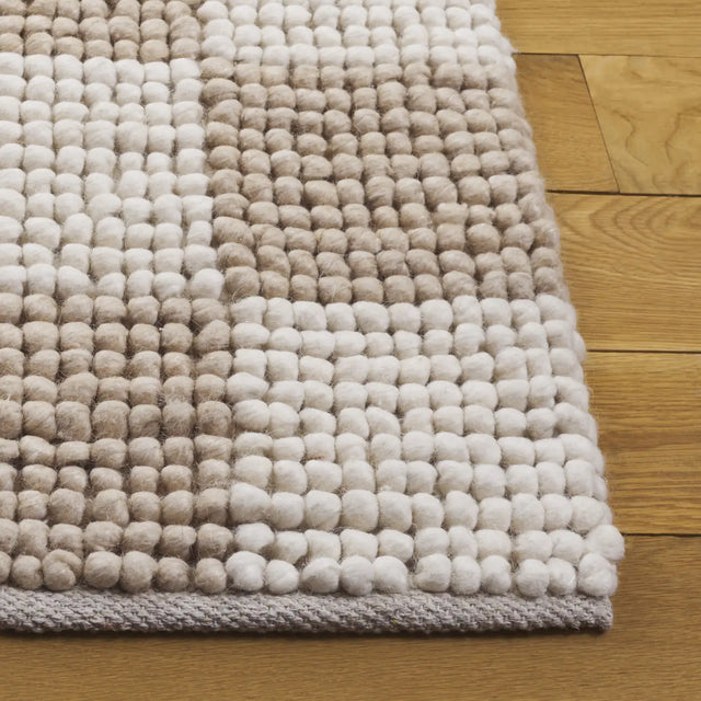 Safavieh Natura 4'-0" x 6'-0" Rug in Taupe / Ivory