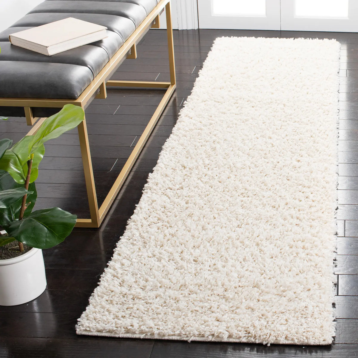 Safavieh Venus Shag 500 2'-2" x 10'-0" Rug in Ivory