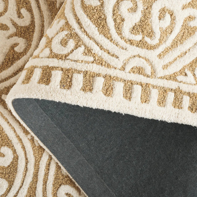 Safavieh Cambridge 4'-0" x 6'-0" Rug in Ivory / Gold