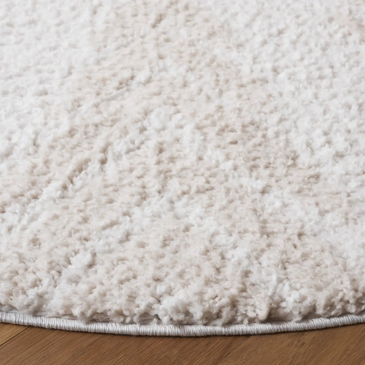 Safavieh Rumi Shag 6'-7" x 6'-7" Rug in Ivory / Light Beige