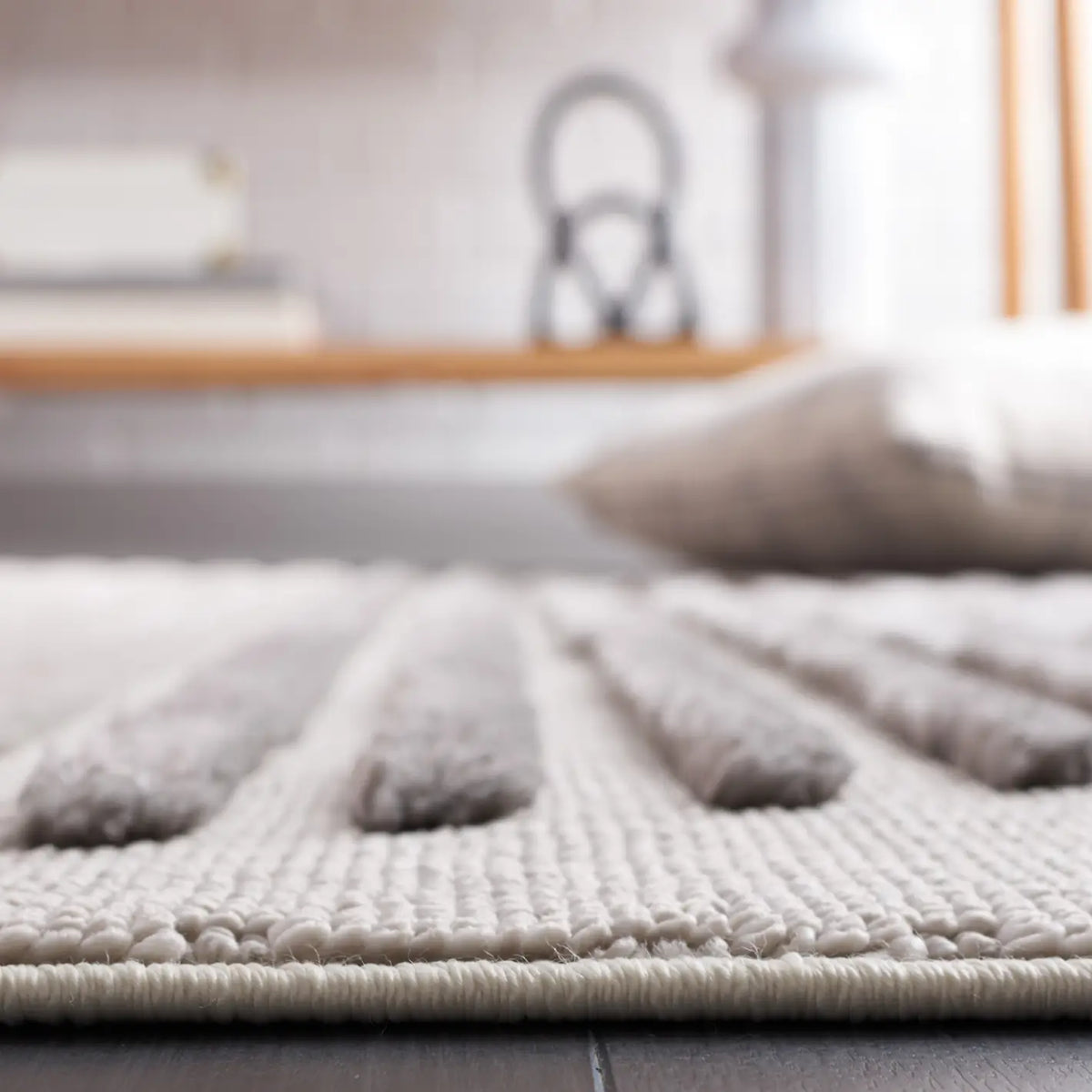 Safavieh Urban 4'-0" x 6'-0" Rug in Grey / Light Grey
