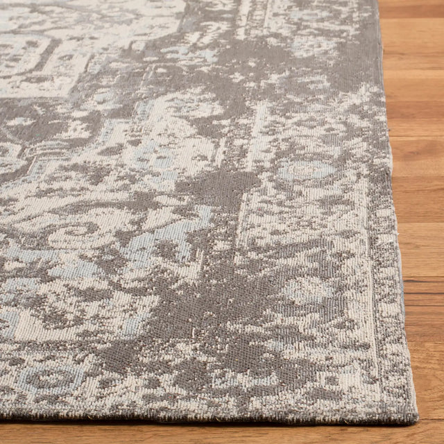 Safavieh Classic Vintage 5'-0" x 8'-0" Rug in Grey