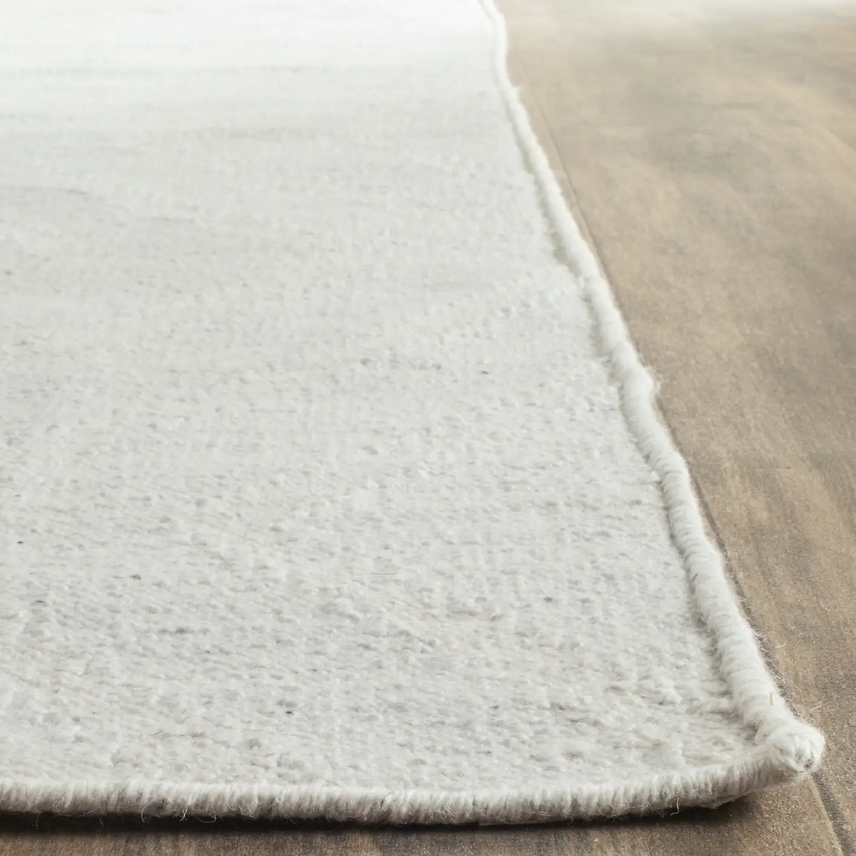 Safavieh Kilim 8'-0" x 10'-0" Rug in Light Grey / Ivory
