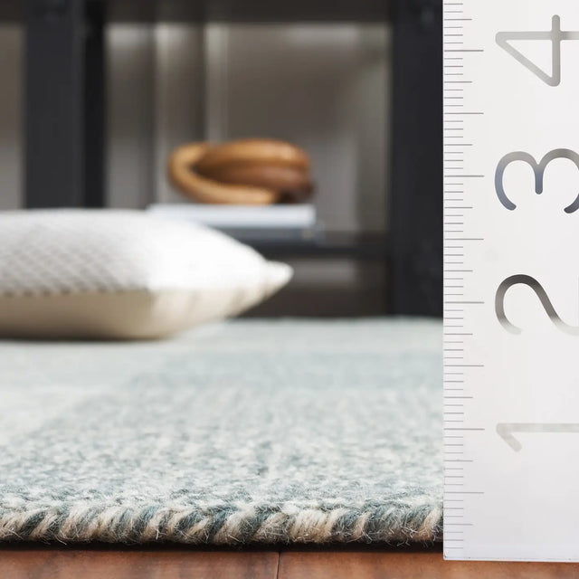 Safavieh Metro 4'-0" x 6'-0" Rug in Grey / Blue