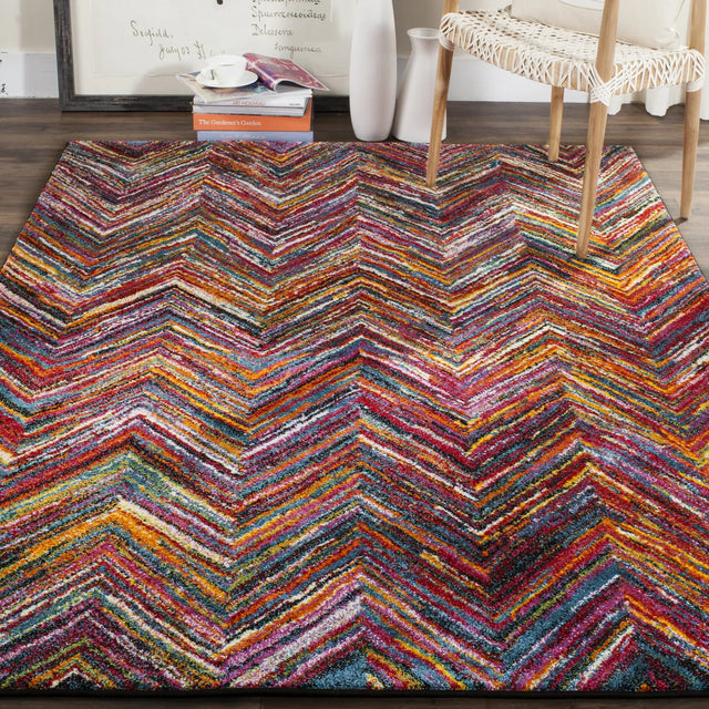 Safavieh Aruba 4'-0" x 6'-0" Rug in Multi